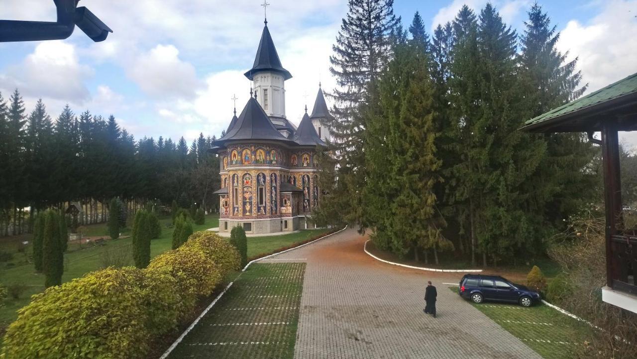 Casa "Ierusalim-Hozeva-Hozeva" Casa de hóspedes Minastirea Neamt Exterior foto